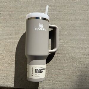 NWT Stanley Gray Quencher H2.0 Tumbler